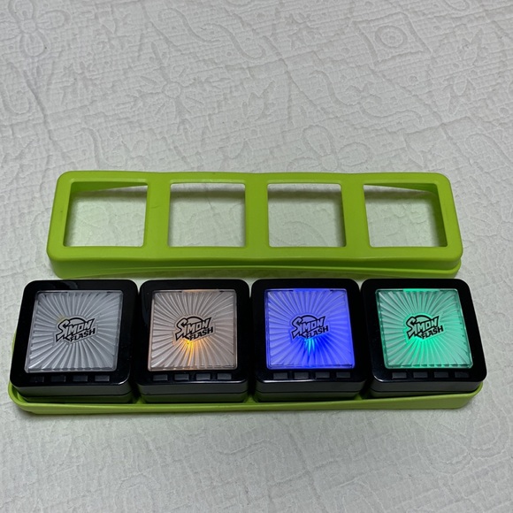 Simon Flash Light-Up Game Cubes by Hasbro - Picture 3 of 7